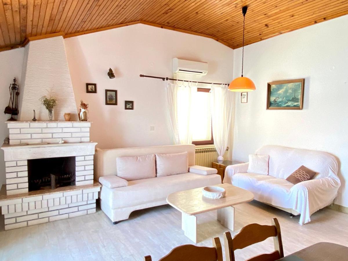 Guesthouse Gradina Loviste Exterior photo